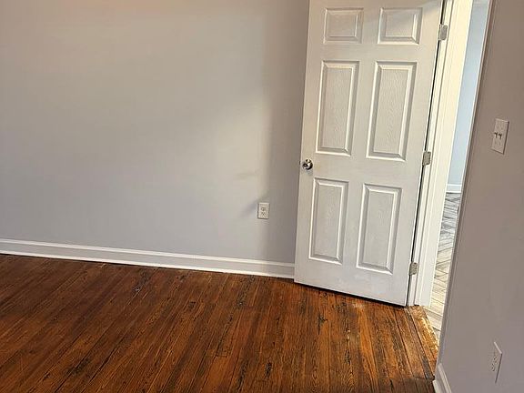 2nd image of 1827 Roanoke Ave SW