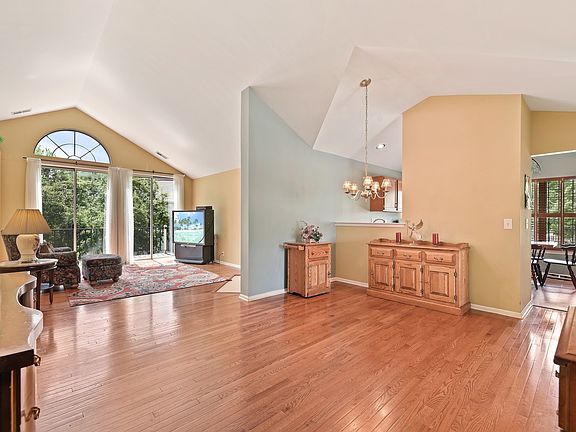 5th image of 30W019 Mayfair Ct