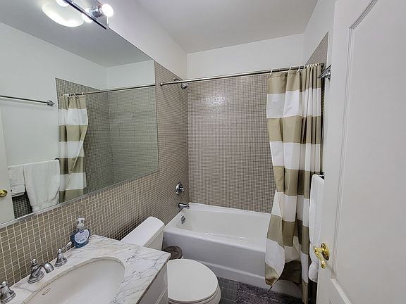 5th image of 344 E 51st St APT 2A