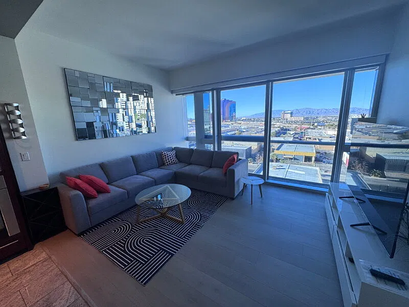 4471 Dean Martin Dr — Photo 2