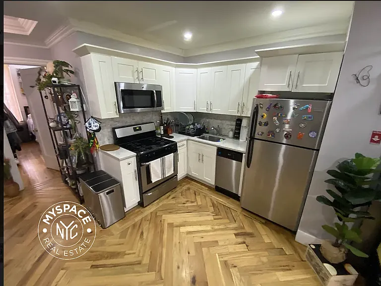 1102 Jefferson Ave #2 — Photo 4