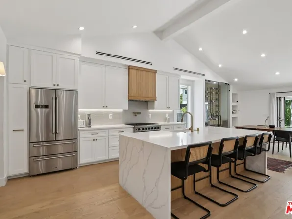 13117 Magnolia Blvd, Sherman Oaks, CA 91423