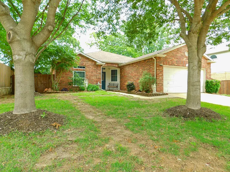 7917 Seven Oaks Ln — Photo 2