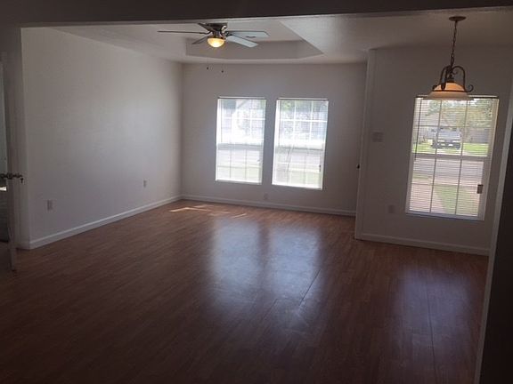 2nd image of 912 W 22nd St