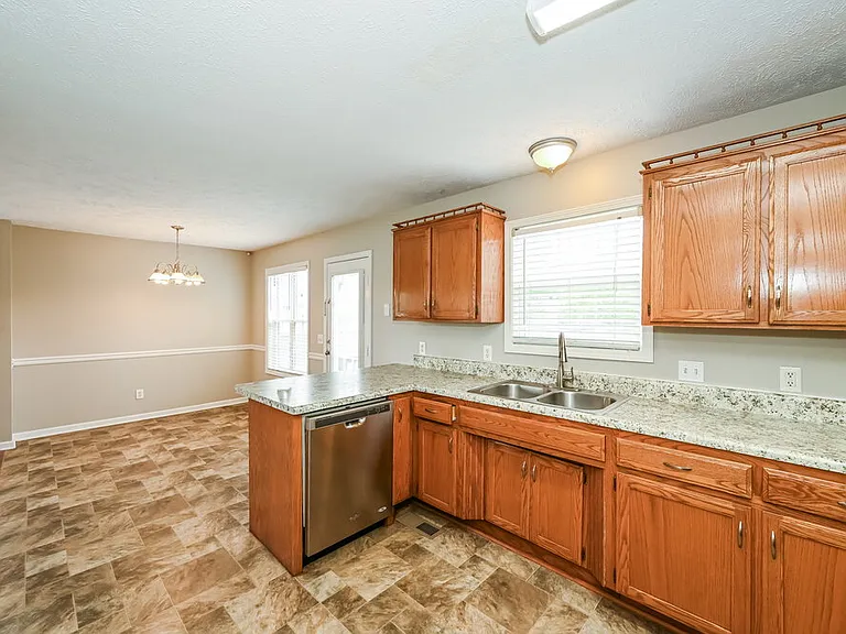 1422 Huddersfield Dr — Photo 10