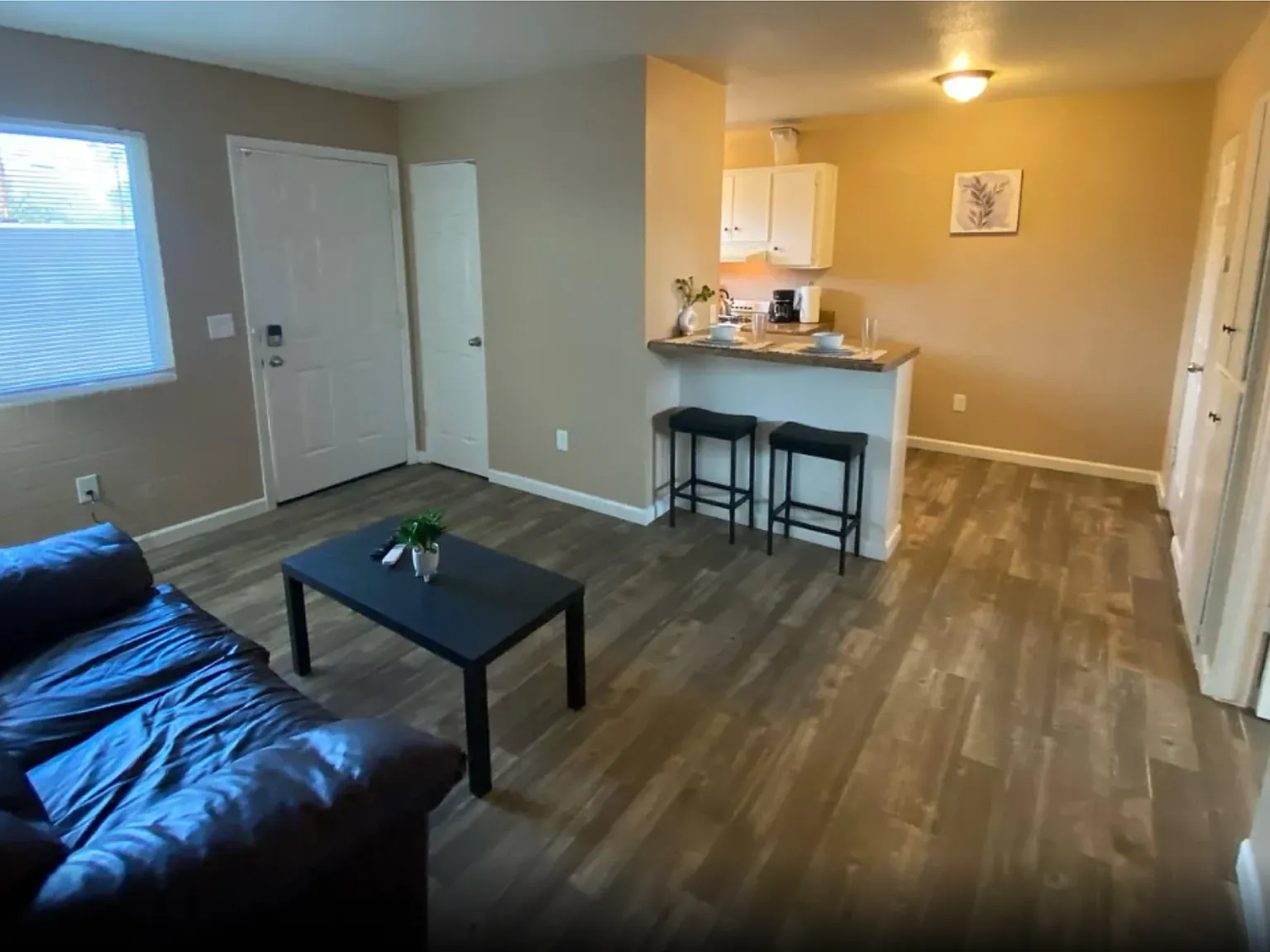 Bellevue Manor — Photo 2