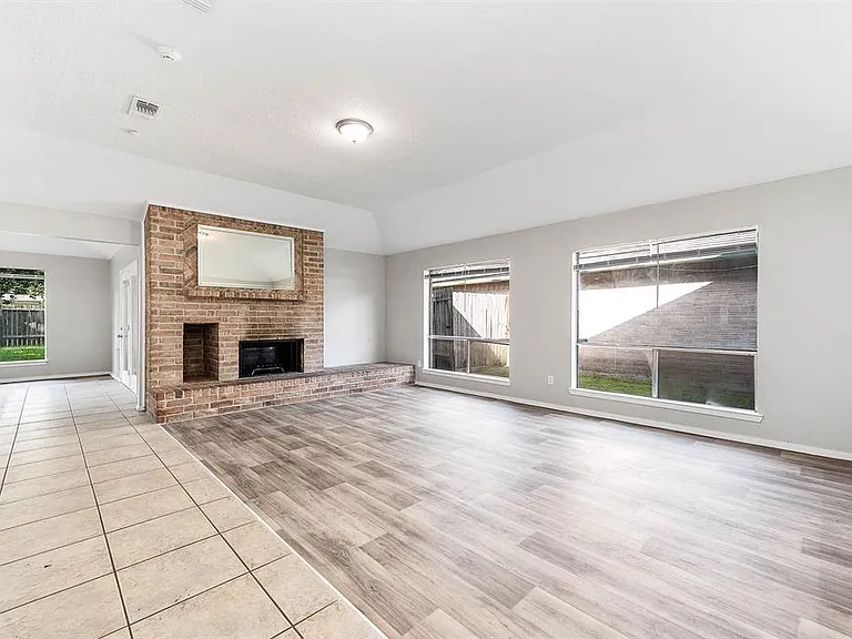 4406 Lost Lake Ln — Photo 2