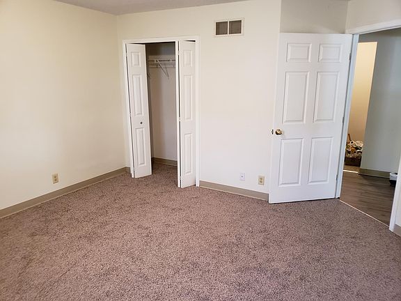 5th image of 304 College Park Dr APT 1S