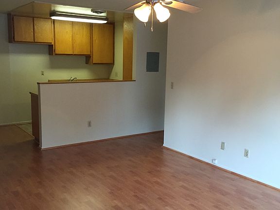 3rd image of 12956 Vanowen St APT 102