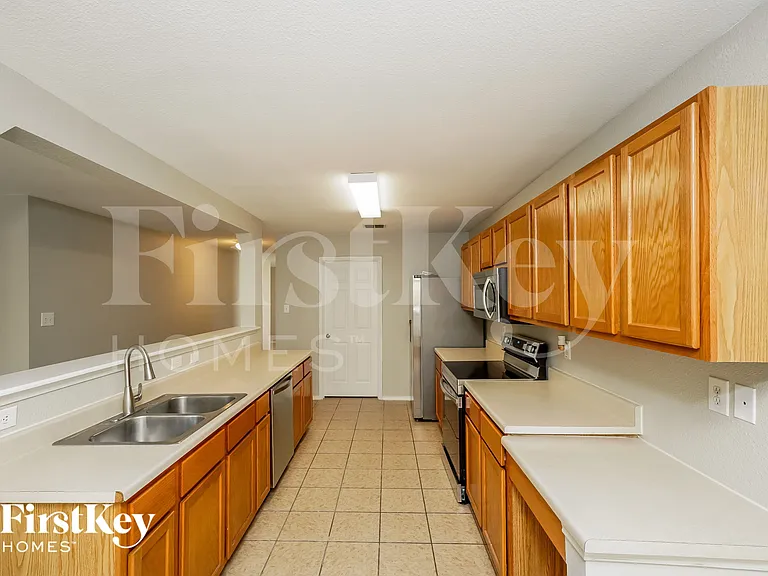 8027 Saratoga Knl — Photo 5