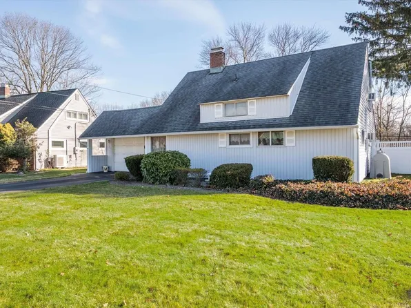 34 Wayside Lane, Wantagh, NY 11793