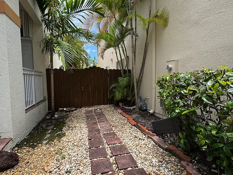 15621 SW 100th Ln — Photo 45