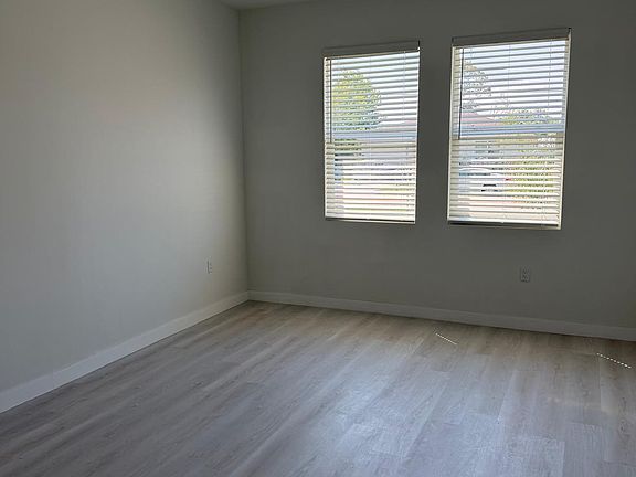 4th image of 691 San Filippo Dr SE