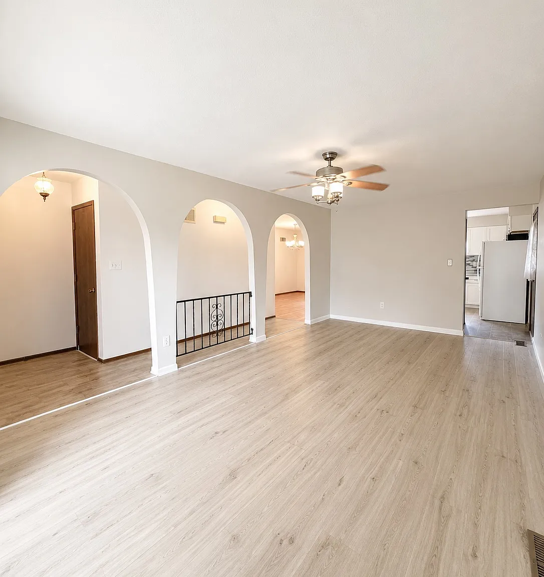 3 bed, 1310 sqft, $1,945 — Photo 3