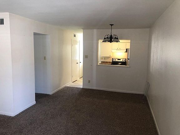 4th image of 3820 Fairfield Ave #112