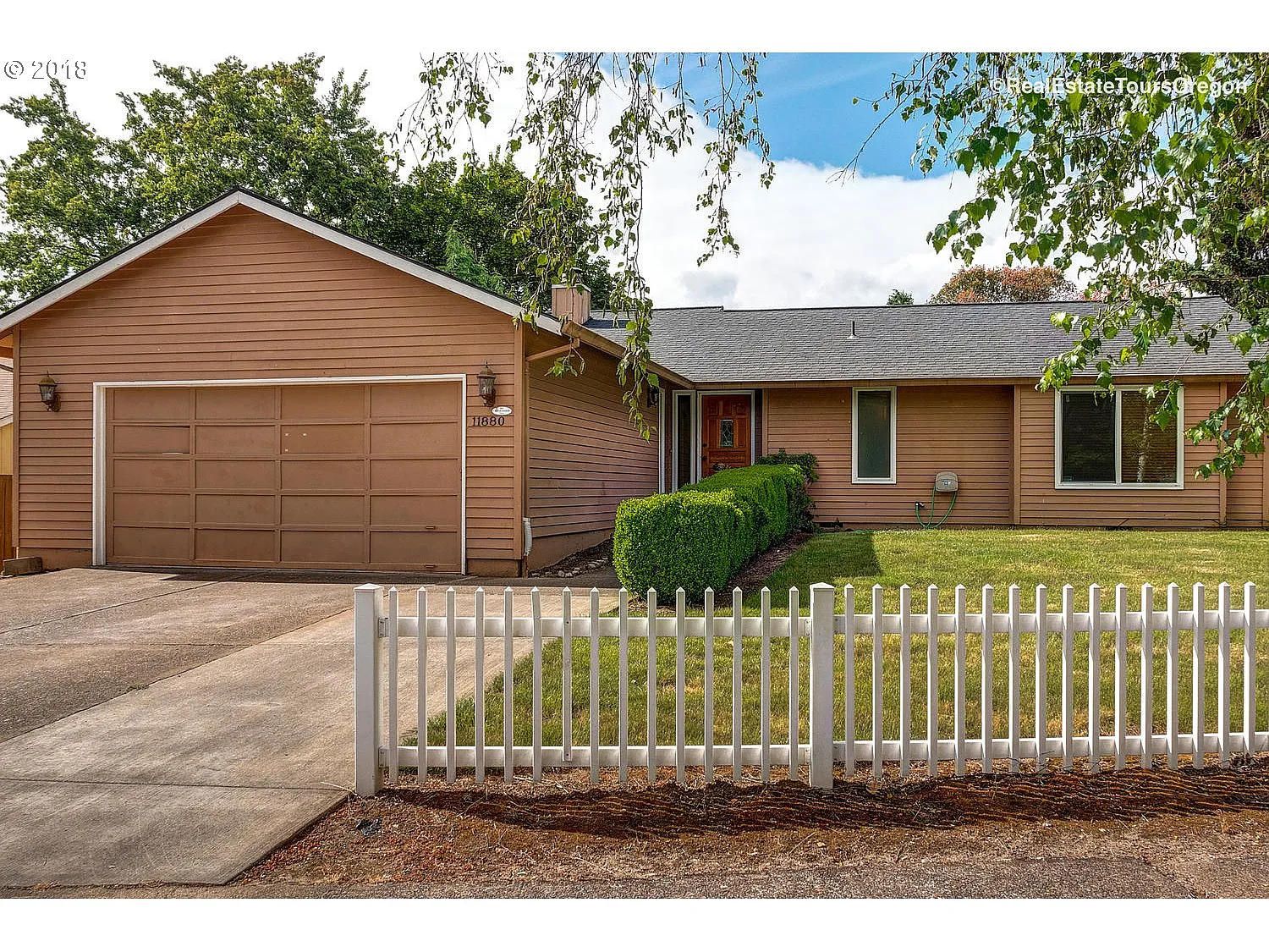 11880 SW Robbins Dr photo 1