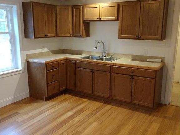 3rd image of 301 E Maine Ave