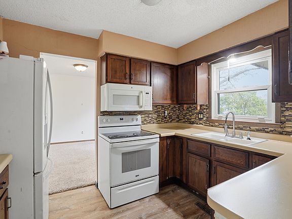 4th image of 3929 Mary Lynn Dr
