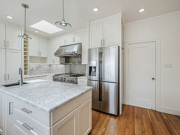 5th image of 220 16th Ave APT 5