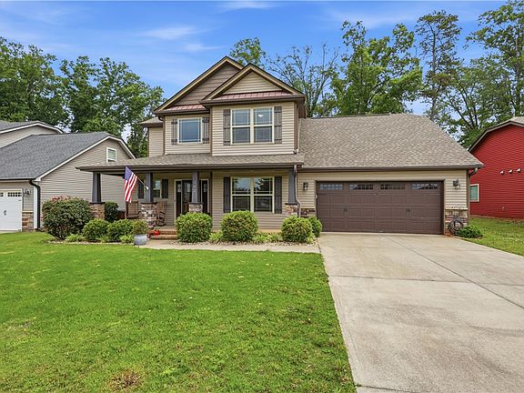2nd image of 142 Norfolk Cir