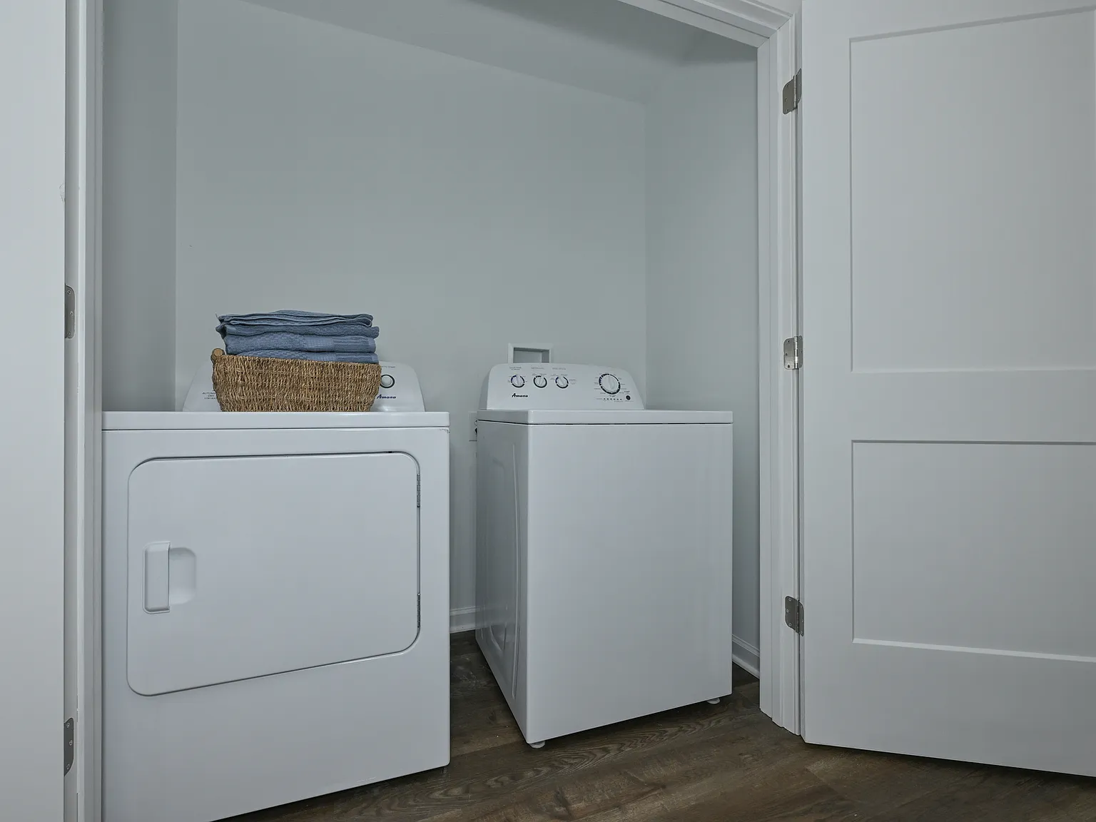 White Pond Apts-D (315-327 Limo) - 327 — Photo 2