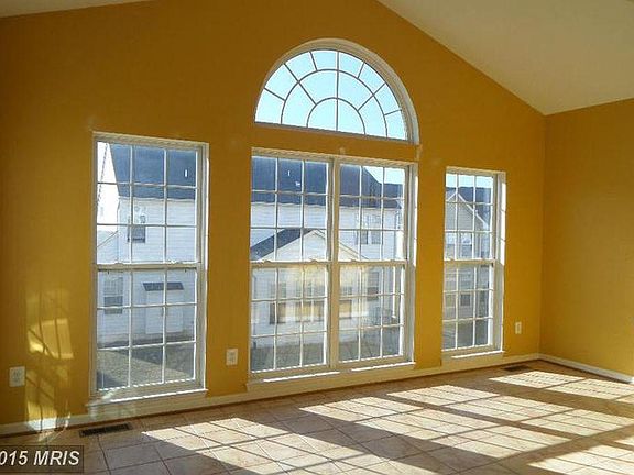 Breakfast room w/ vaulted ceiling