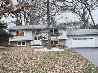 S109W34744 Jacks Bay Rd, Mukwonago, WI 53149