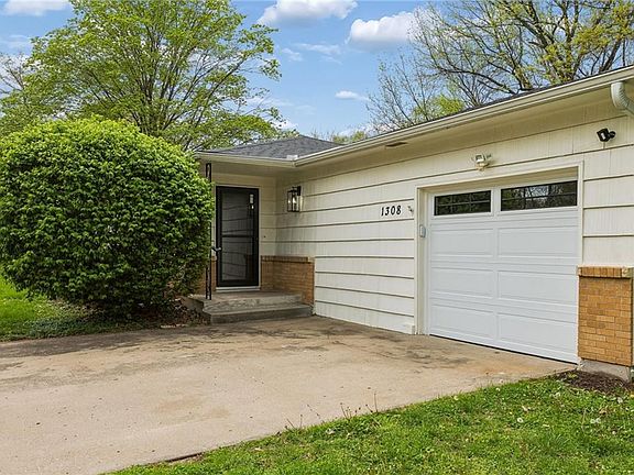 3rd image of 1308 Middlebrook Dr