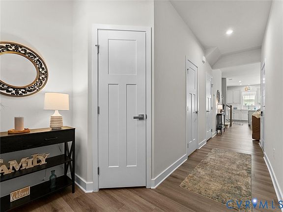 3rd image of 10937 Genito Square Dr