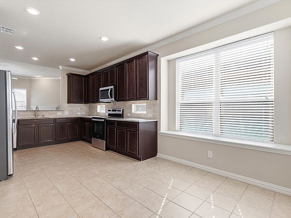 4th image of 16604 White Rock Blvd