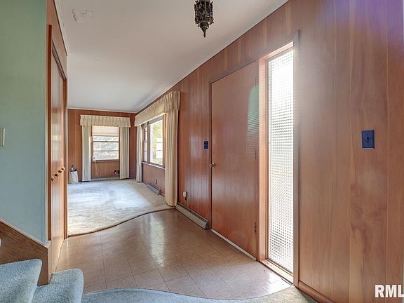 3rd image of 910 2nd Ave S