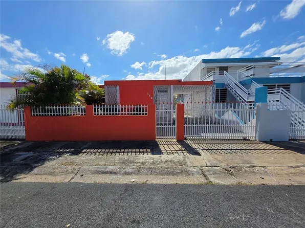 Diana St SE #8, Toa Baja, PR 00949