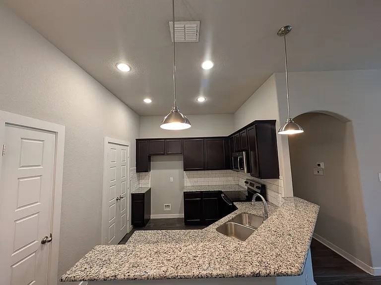 546 Creekside Frst — Photo 8