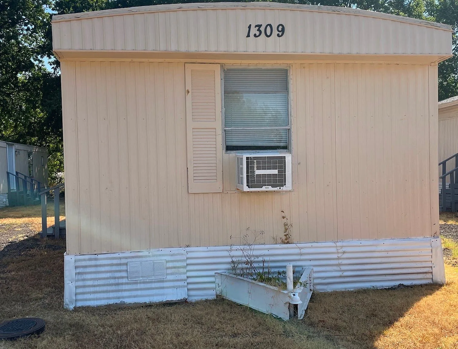3 bed, 2.0 bath, 924 sqft, $1,250 — Photo 1