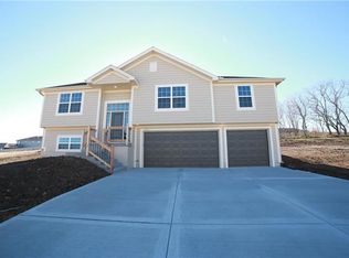 703 Mesa Ridge Dr, Raymore, MO 64083