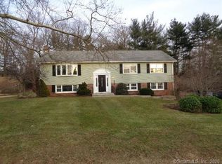 9 Vincy Dr, Cromwell, CT 06416