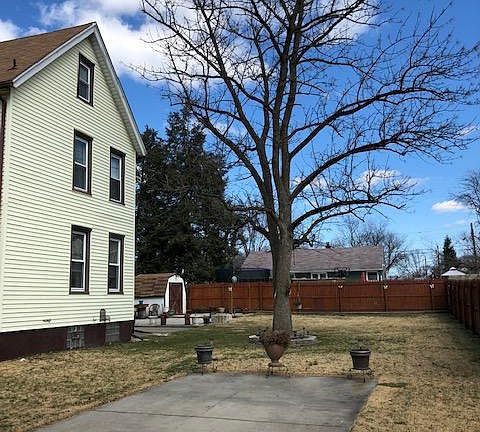 3rd image of 2432 39th St