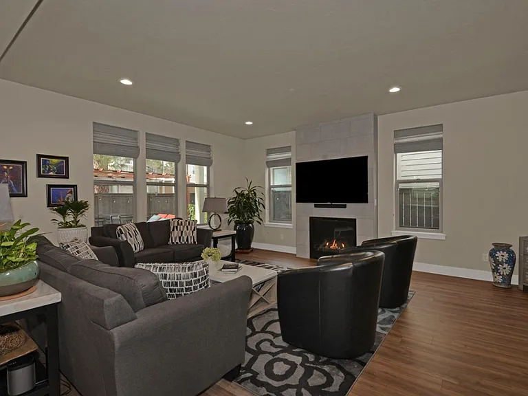 63132 NW Via Cambria — Photo 3
