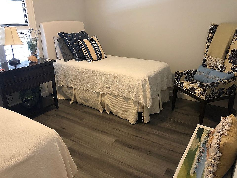 1st image of 36 Plantation Dr APT 202