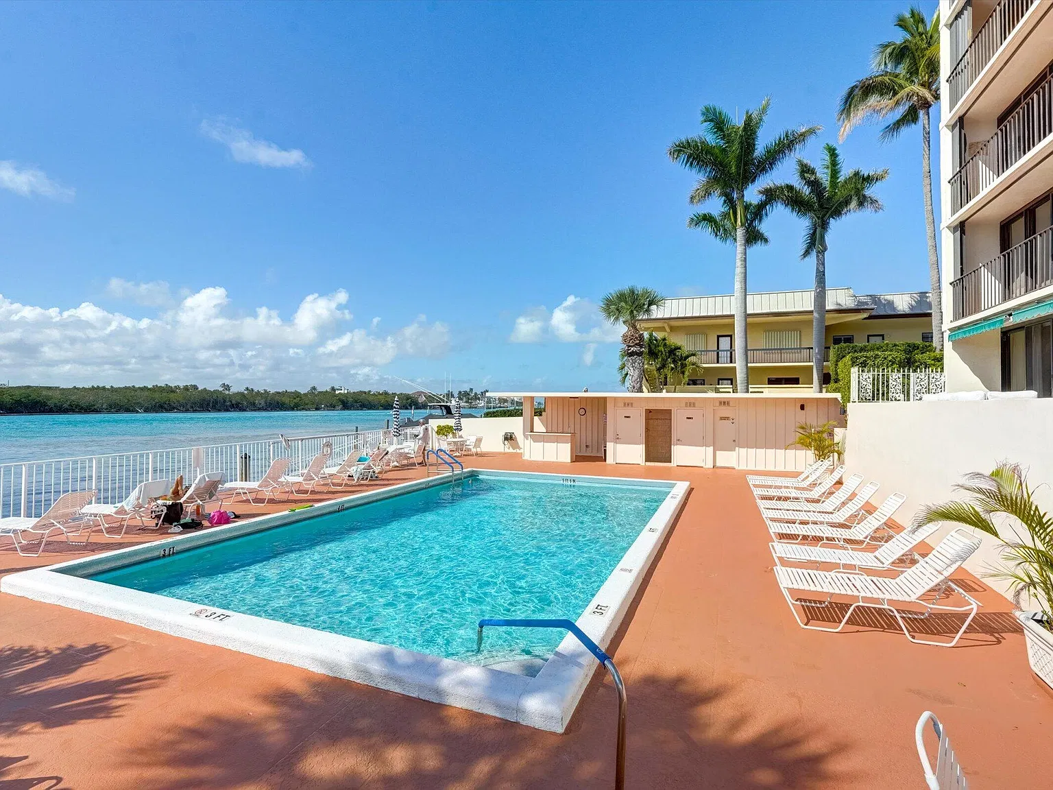 2 bed, 2.0 bath, 1200 sqft, $4,500 — Photo 3