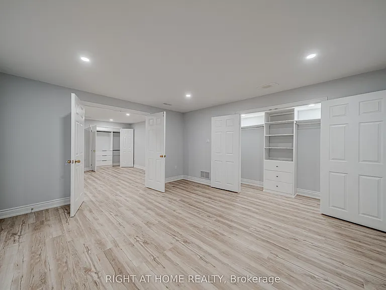 3 Glenayr Rd #LOWER — Photo 19