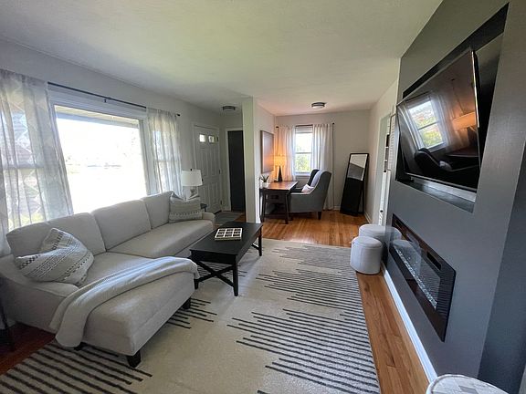 3rd image of 6372 Collamer Dr