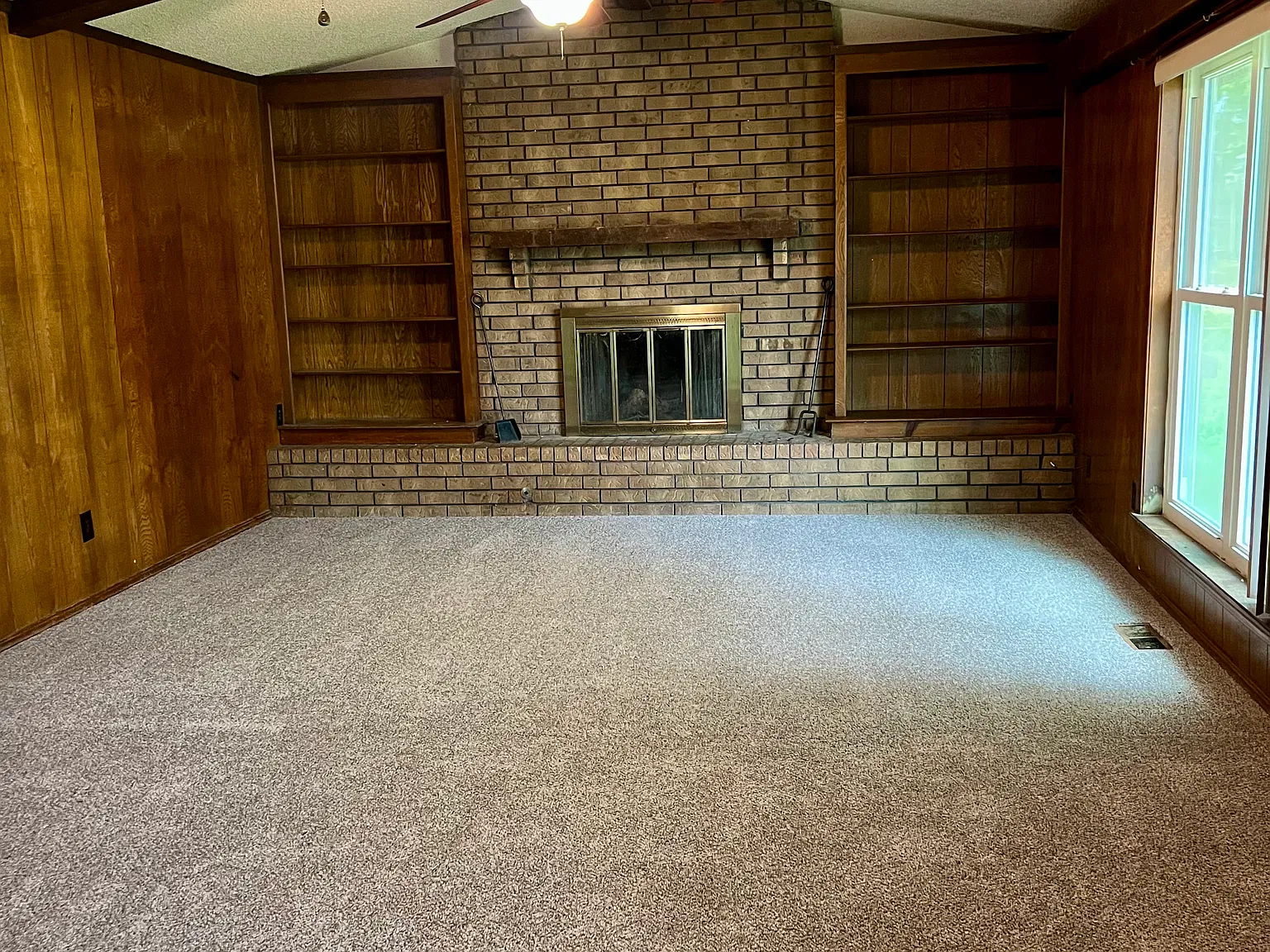 3 bed, 1697 sqft, $1,700 — Photo 2