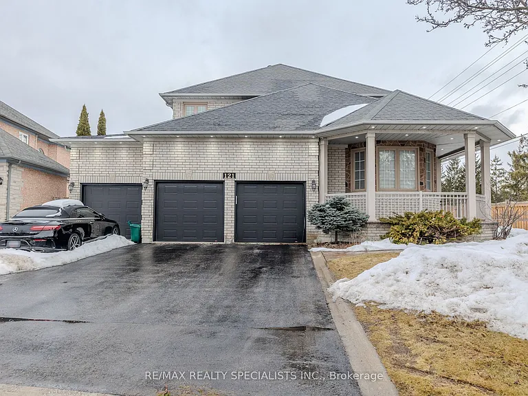 121 Boxwood Cres — Photo 2