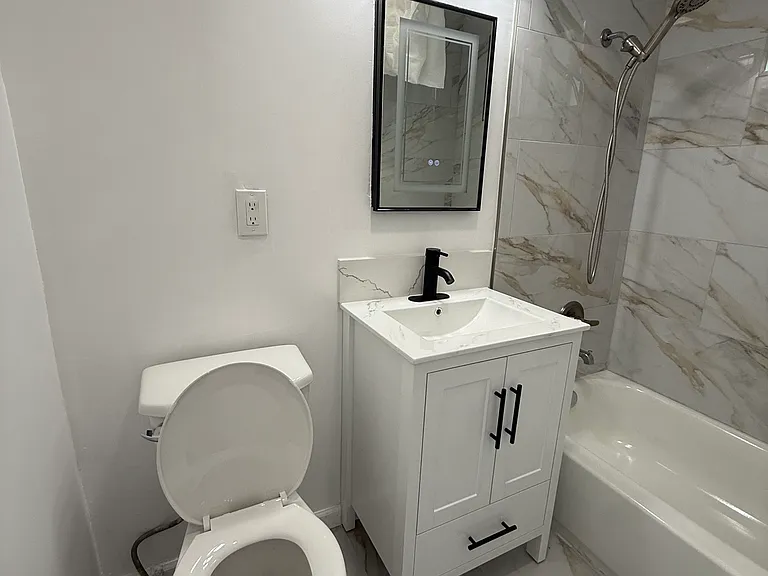 1028 E 20th St #1030 — Photo 5
