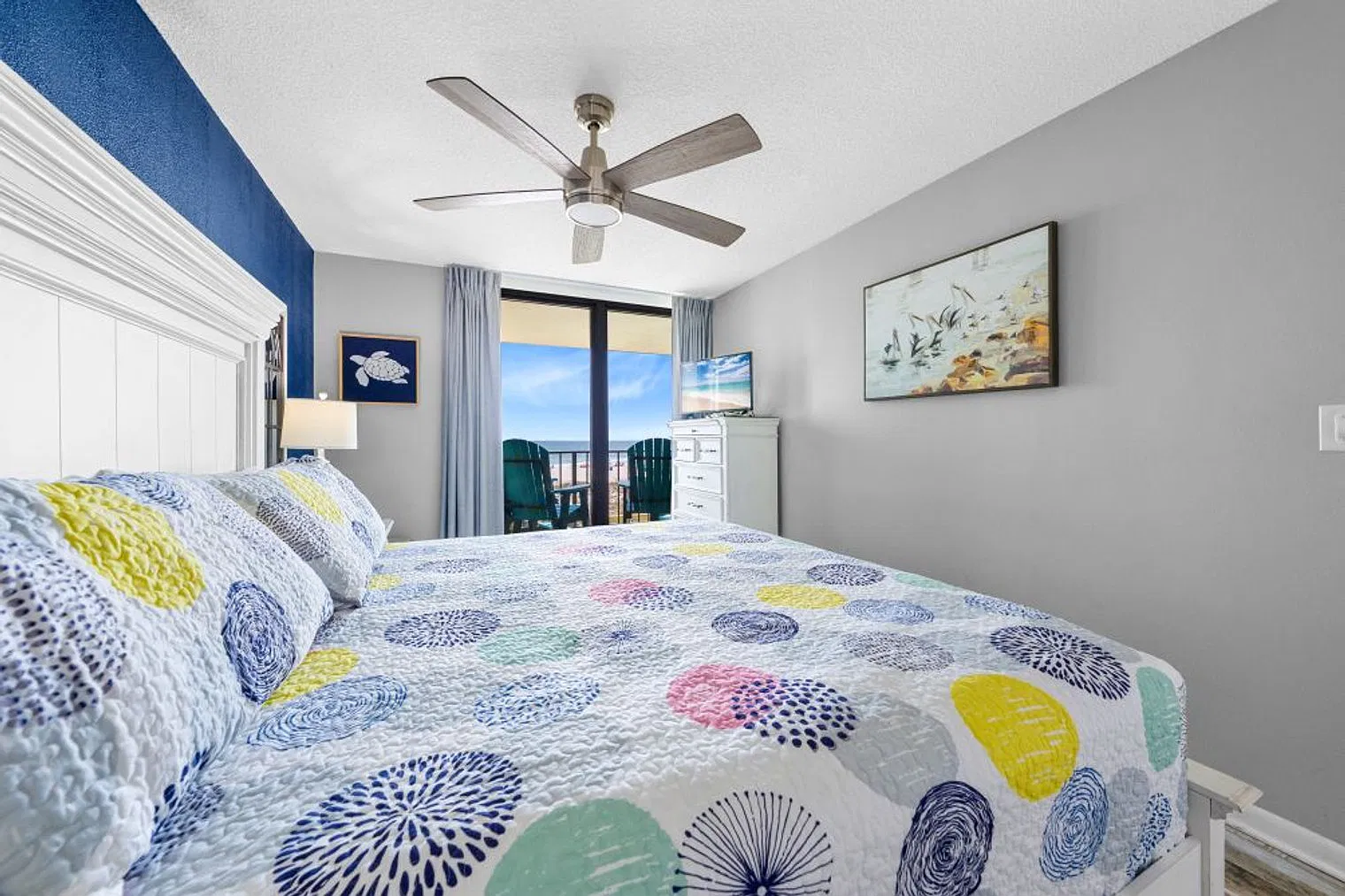 2 bed, 2.0 bath, 914 sqft, $7,925 — Photo 2