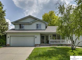 8251 Wyoming St, Omaha, NE 68122