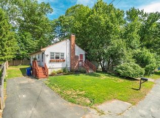 8 Clover Rd, Holbrook, MA 02343