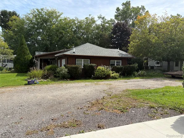 11939 Elmdale Dr, Manchester, MI 48158