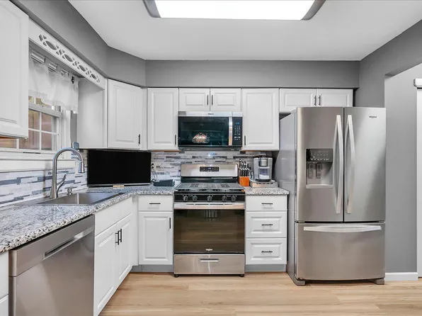 24 County Ave, Maple Shade, NJ 08052